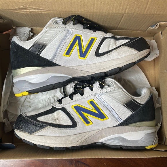 KIDS New Balance - Picture 1 of 9